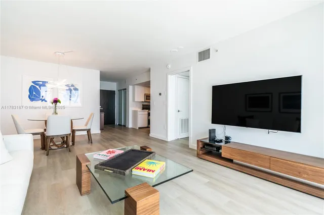 $4,990 | 90 Alton Road, Unit 2807, Miami Beach, FL 33139