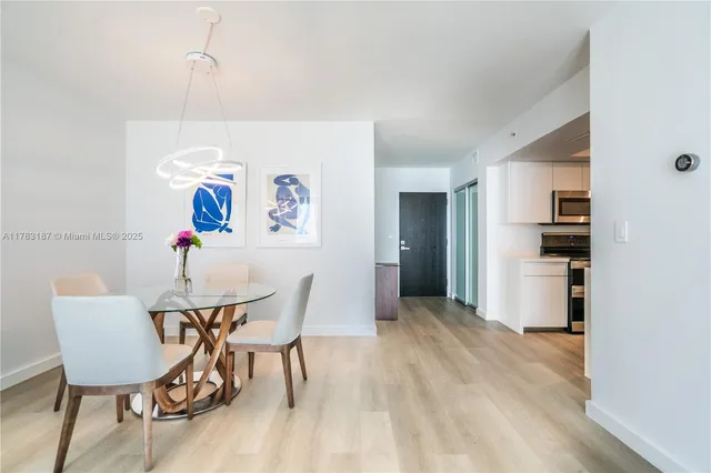 $4,990 | 90 Alton Road, Unit 2807, Miami Beach, FL 33139