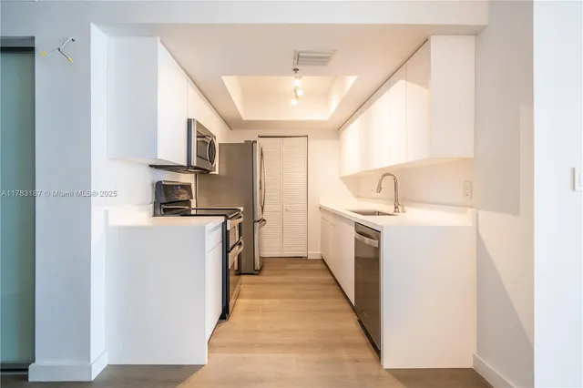 $4,990 | 90 Alton Road, Unit 2807, Miami Beach, FL 33139