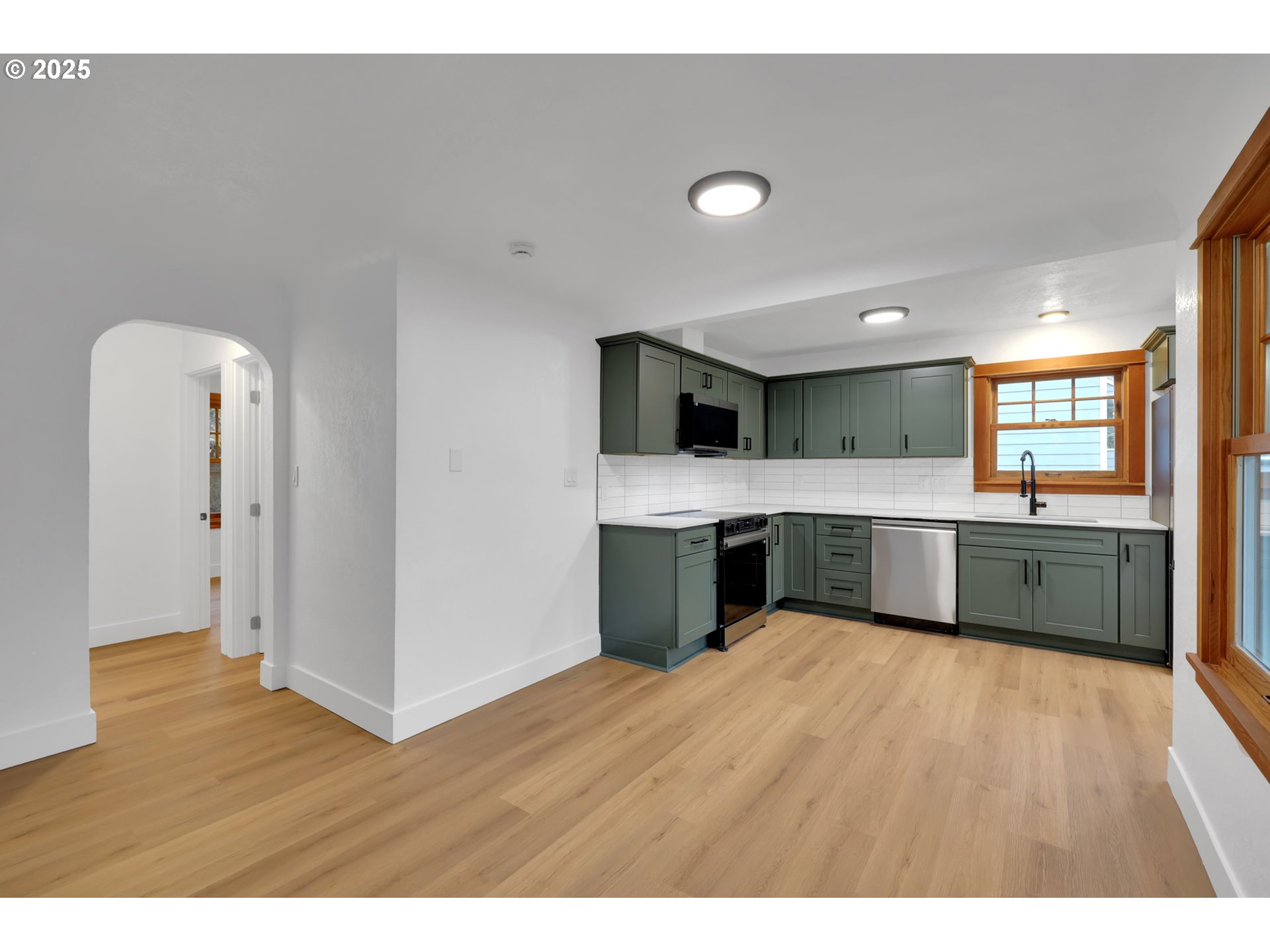2121 Jefferson Street Eugene, OR 97405 - Photo 18 of 35 a view of kitchen with wooden floor