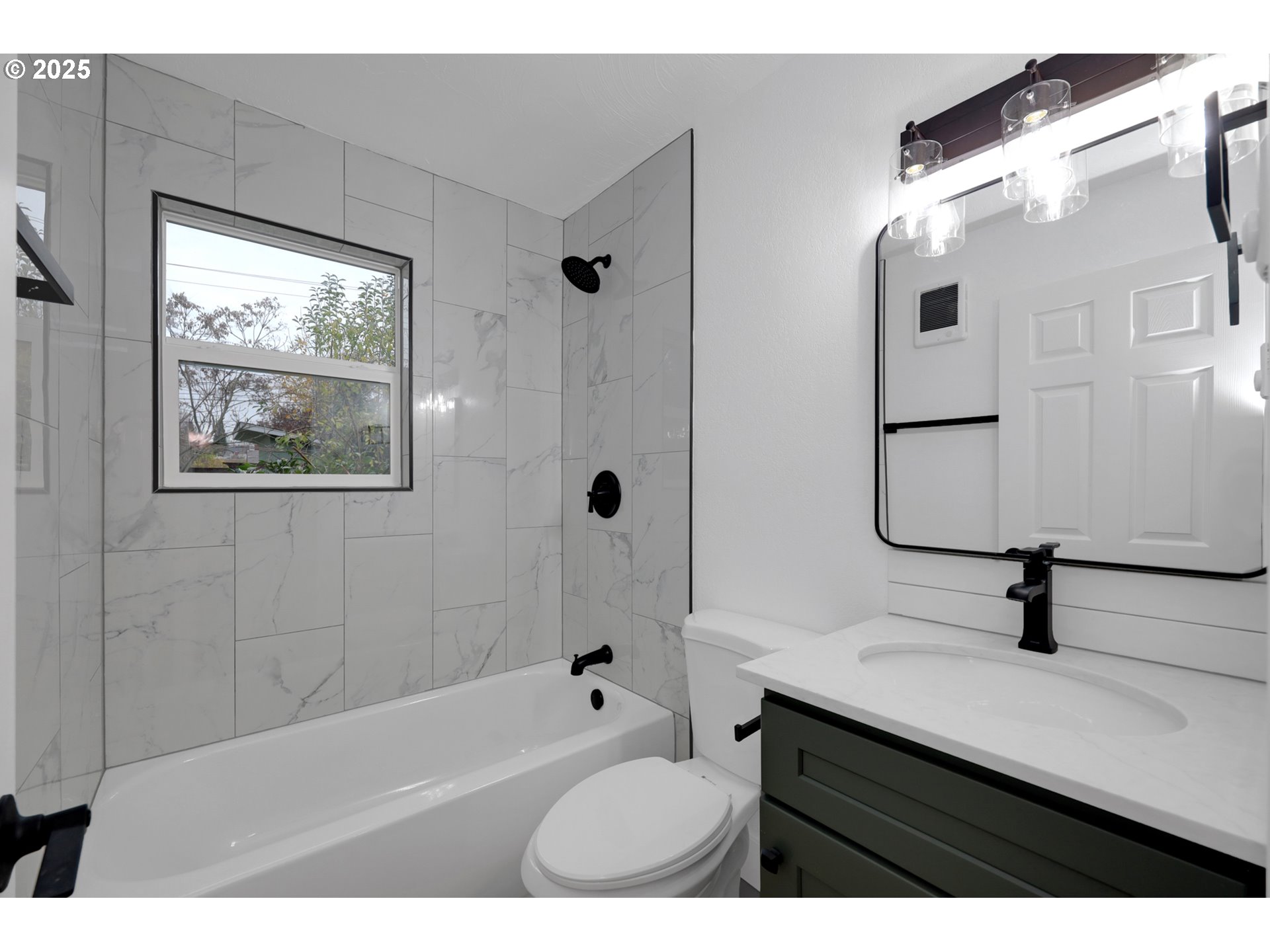 2121 Jefferson Street Eugene, OR 97405 - Photo 25 of 35 a bathroom with a sink a toilet and a bathtub