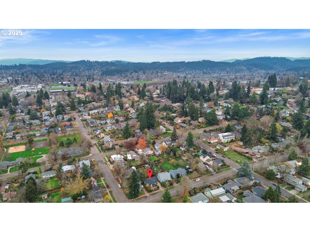2121 Jefferson Street Eugene, OR 97405 - Photo 31 of 35 a view of city and mountain