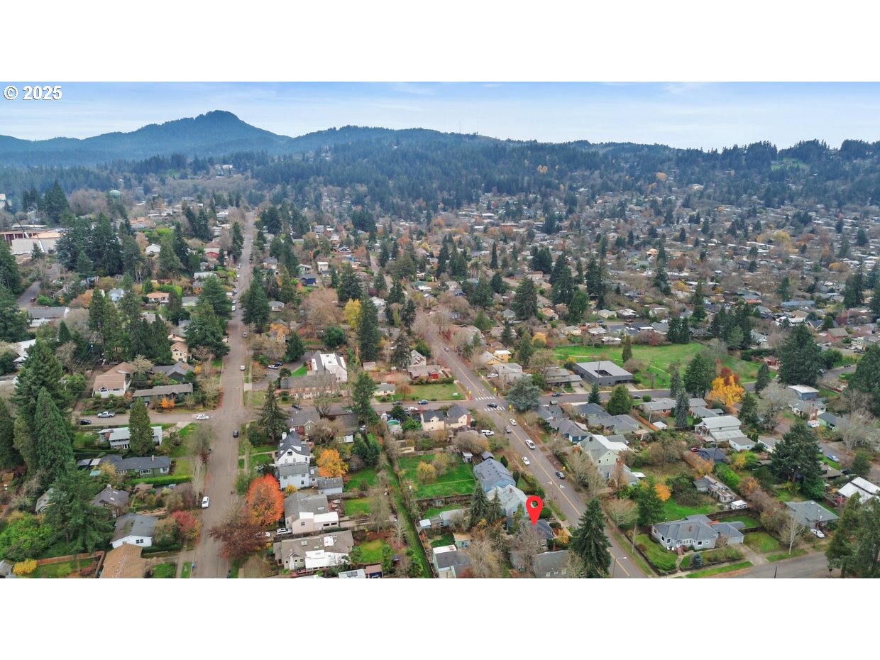 2121 Jefferson Street Eugene, OR 97405 - Photo 32 of 35 a view of a city