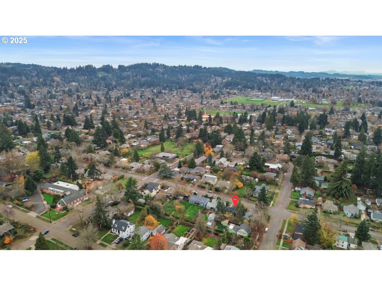 2121 Jefferson Street Eugene, OR 97405 - Photo 33 of 35 a view of city and mountain