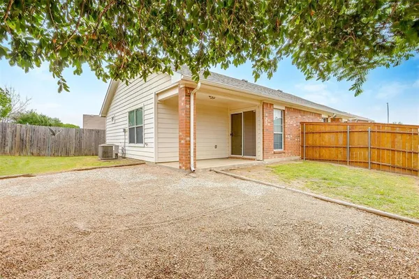 $1,950 | 2101 Ingrid Lane, Fort Worth, TX 76131