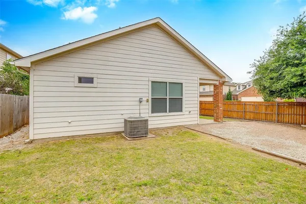 $1,950 | 2101 Ingrid Lane, Fort Worth, TX 76131