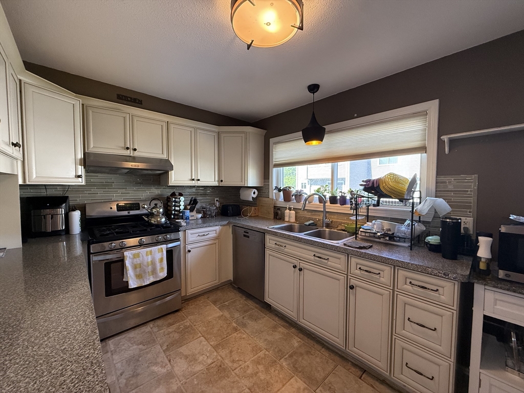 255 North Road, Unit 70 Chelmsford, MA 01824 - Photo 4 of 25