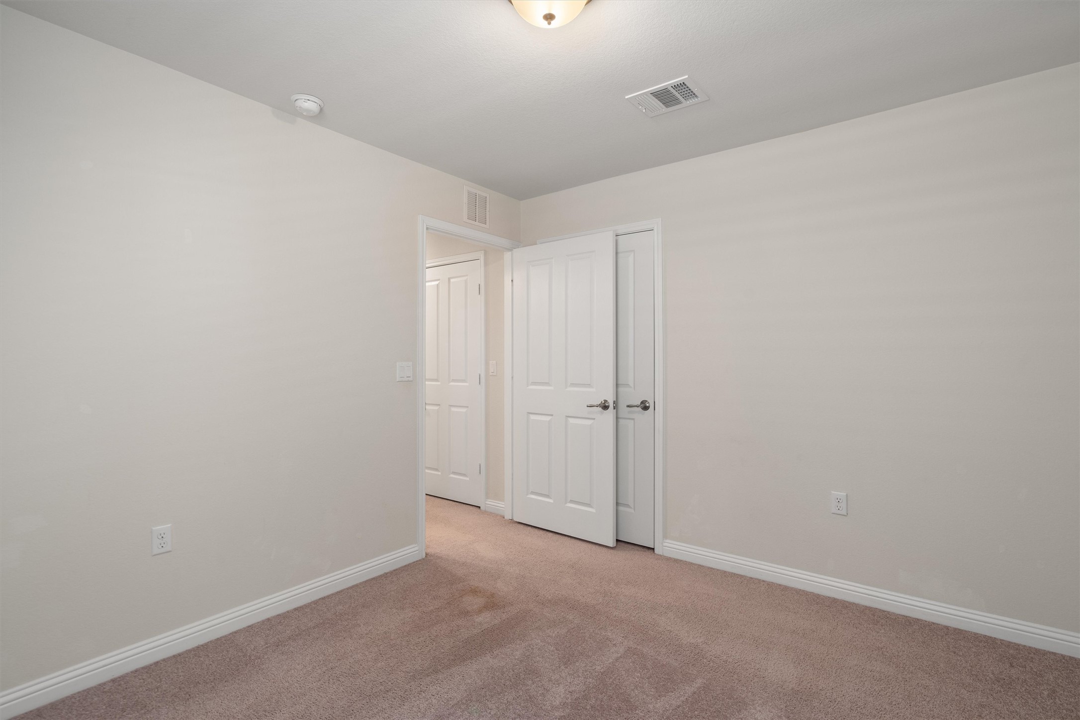 307 Kickapoo Creek Lane Georgetown, TX 78633 - Photo 21 of 30 Neutral walls and plush carpeting create a versatile foundation for any personal style.