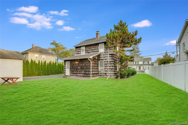 a view of a yard in front of a house with a yard