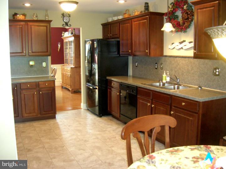 127 Running Creek Drive Sinking Spring, PA 19608 - Photo 8 of 24 Gallery Image 8