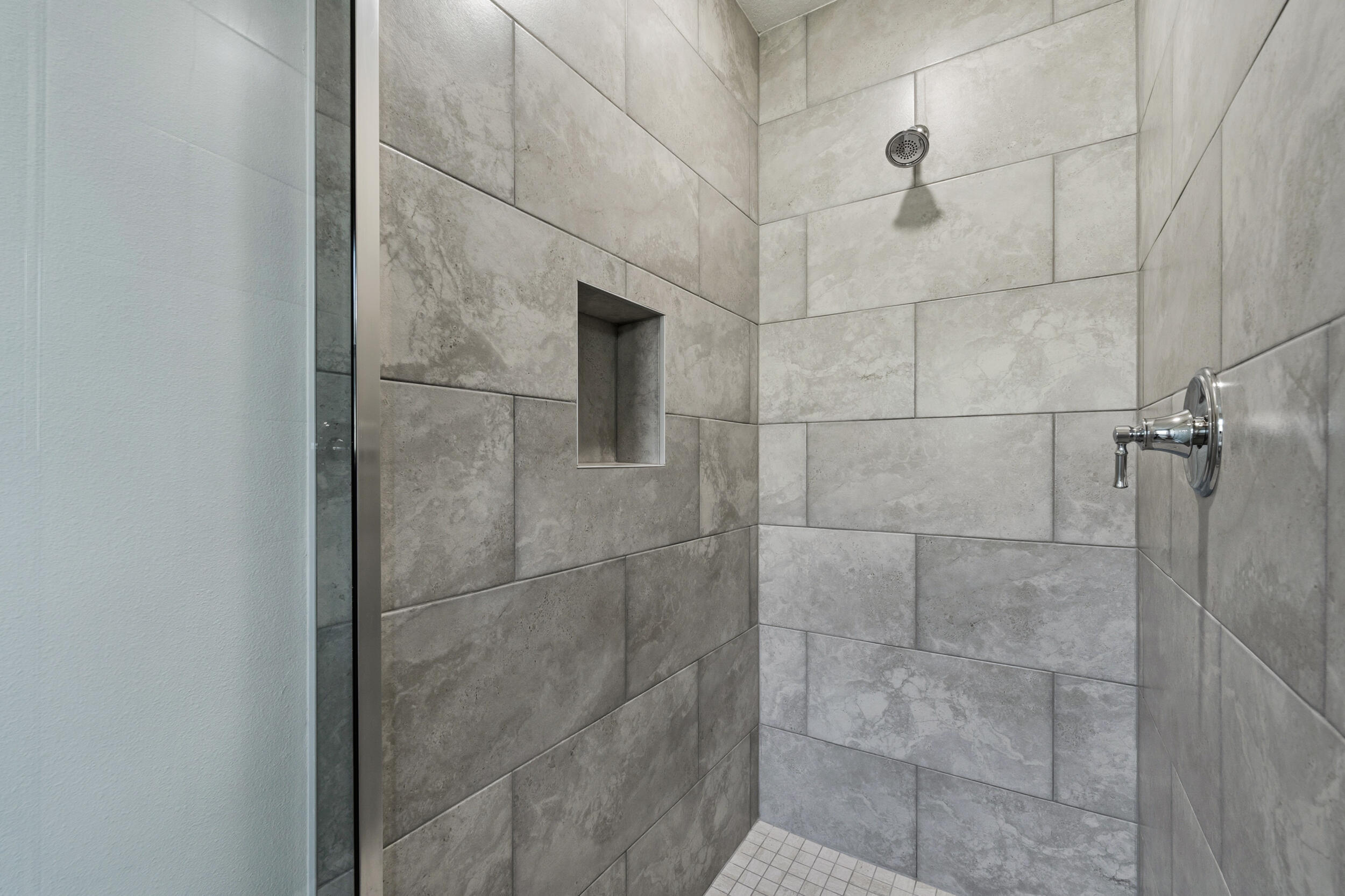 4335 Southwest 15th Way Okeechobee, FL 34974 - Photo 19 of 33 a bathroom with a shower