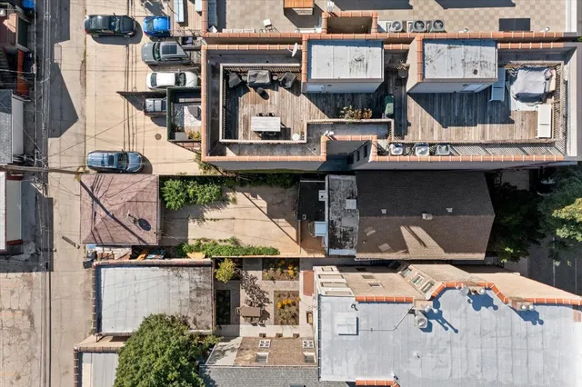 $525,000 | 1921 West Chicago Avenue, Chicago, IL 60622