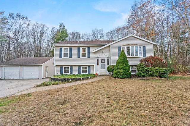 $535,000 | 4 Woodland Avenue, Seabrook, NH 03874