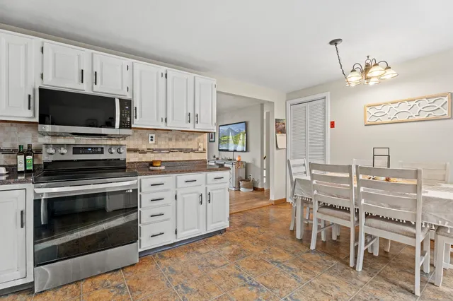 $535,000 | 4 Woodland Avenue, Seabrook, NH 03874