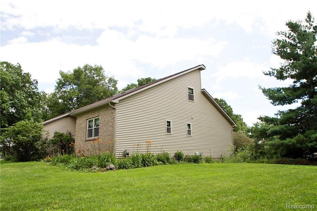 5921 Oakhill Road Clarkston, MI 48348 - Photo 5 of 39 IMG_3806.jpg