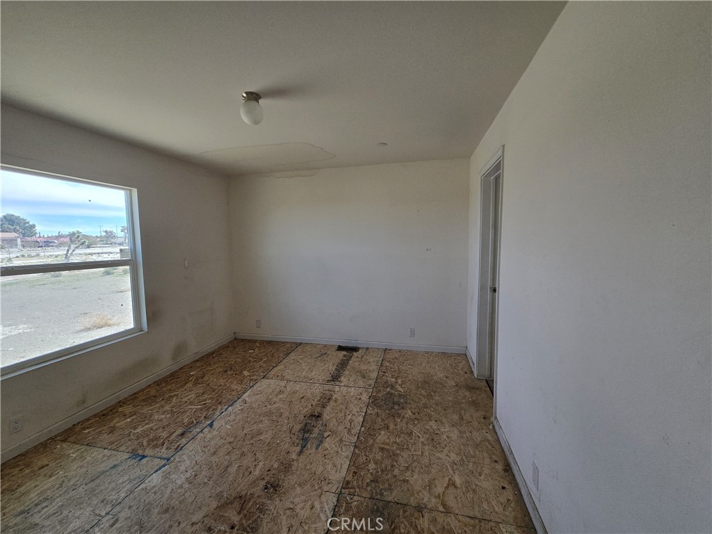 12474 Silver Rock Road Pinon Hills, CA 92372 - Photo 23 of 34 an empty room with a window