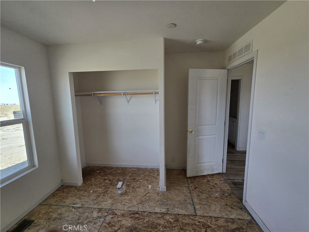 12474 Silver Rock Road Pinon Hills, CA 92372 - Photo 25 of 34 a view of entryway