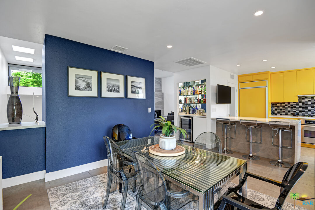 1530 North Kaweah Road Palm Springs, CA 92262 - Photo 13 of 42 a view of a dining room with furniture