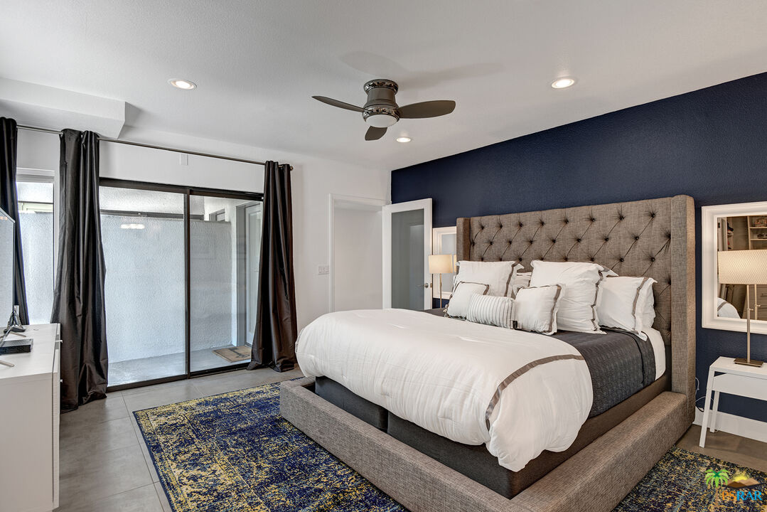 1530 North Kaweah Road Palm Springs, CA 92262 - Photo 18 of 42 a bedroom with a large bed and a rug