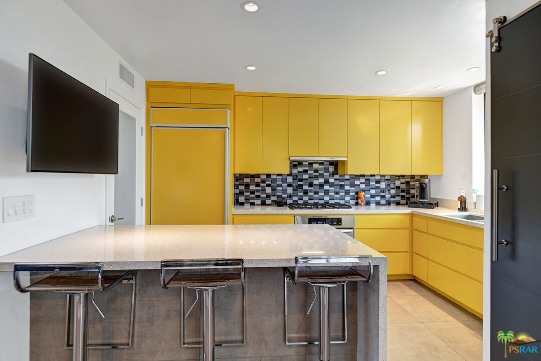 1530 North Kaweah Road Palm Springs, CA 92262 - Photo 6 of 42 a view of a kitchen with a table and chairs