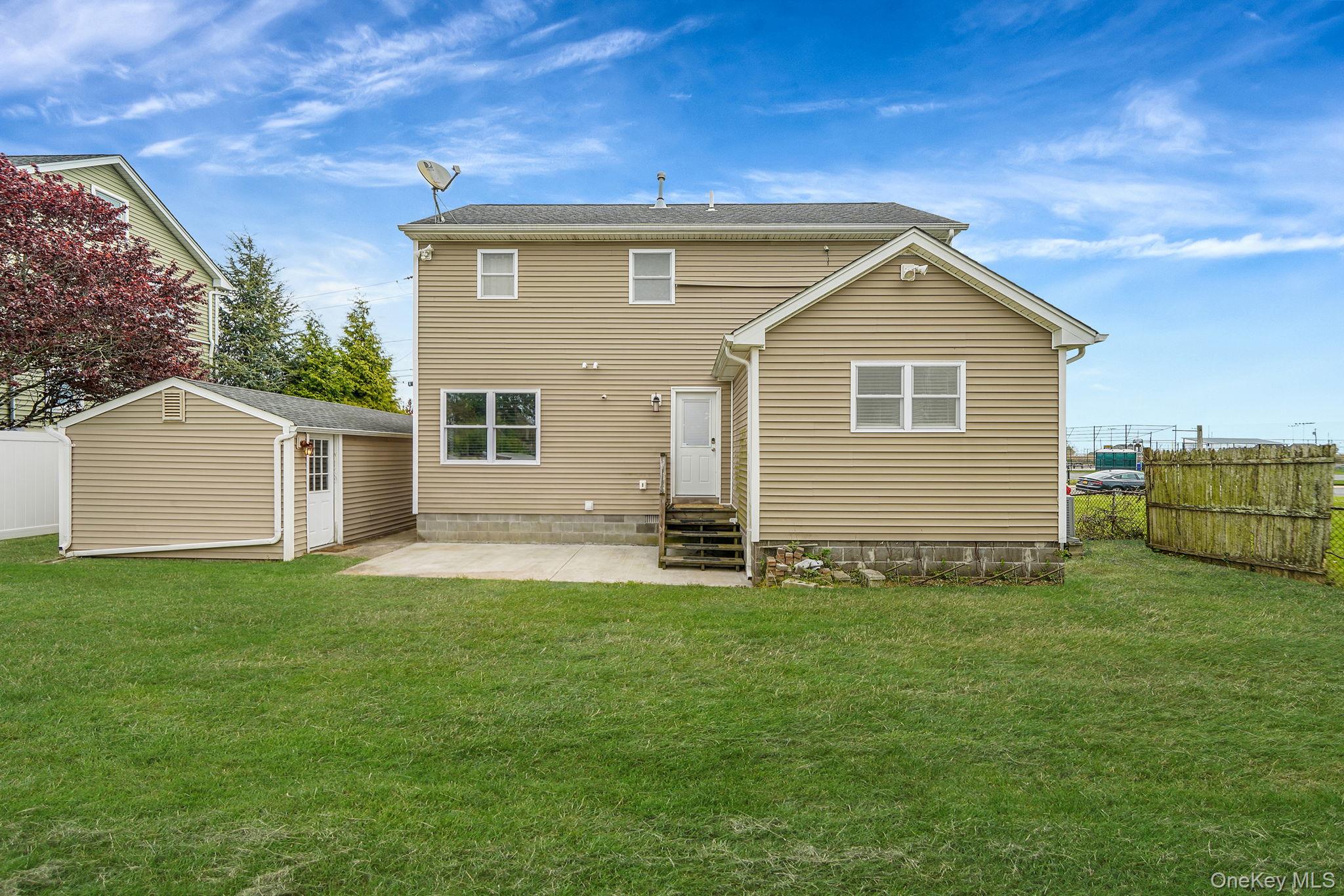 374 Rider Avenue Patchogue, NY 11772 - Photo 21 of 24