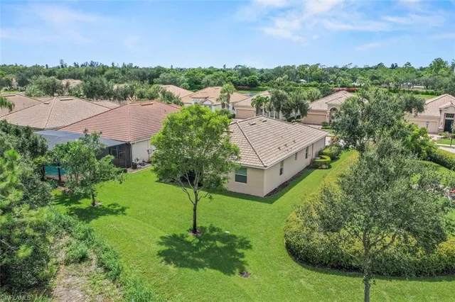 a view of a tennis court