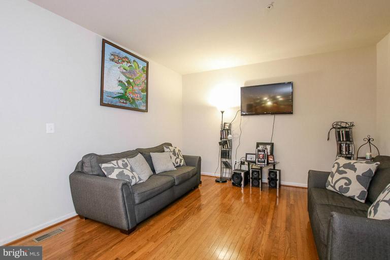 7342 Windsor Mill Road Baltimore, MD 21244 - Photo 11 of 21 Family Room