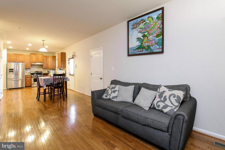 7342 Windsor Mill Road Baltimore, MD 21244 - Photo 12 of 21 Family Room