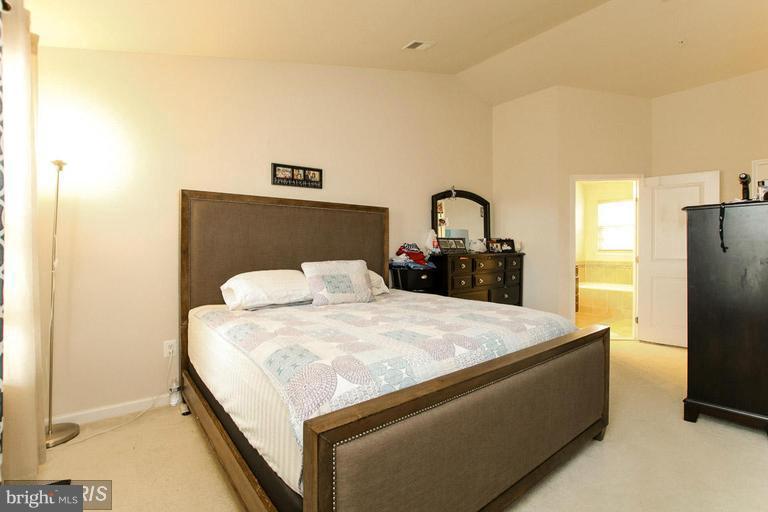 7342 Windsor Mill Road Baltimore, MD 21244 - Photo 15 of 21 Bedroom (Master)