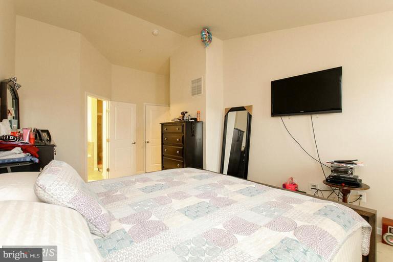 7342 Windsor Mill Road Baltimore, MD 21244 - Photo 16 of 21 Bedroom (Master)