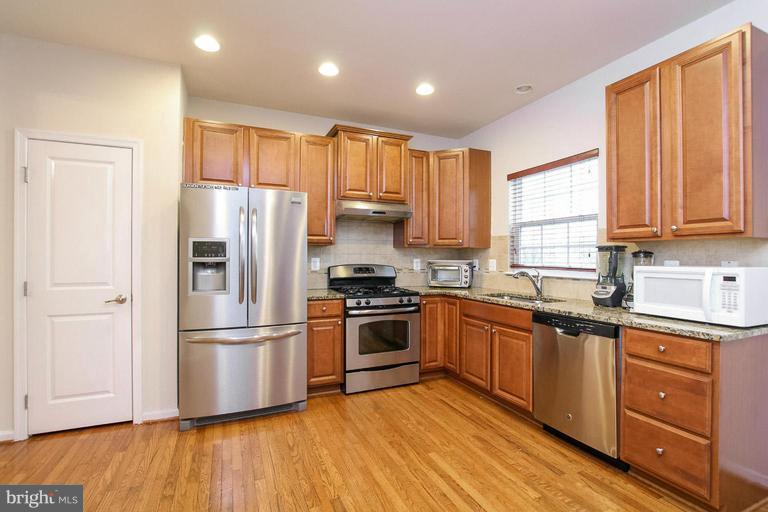 7342 Windsor Mill Road Baltimore, MD 21244 - Photo 5 of 21 Kitchen
