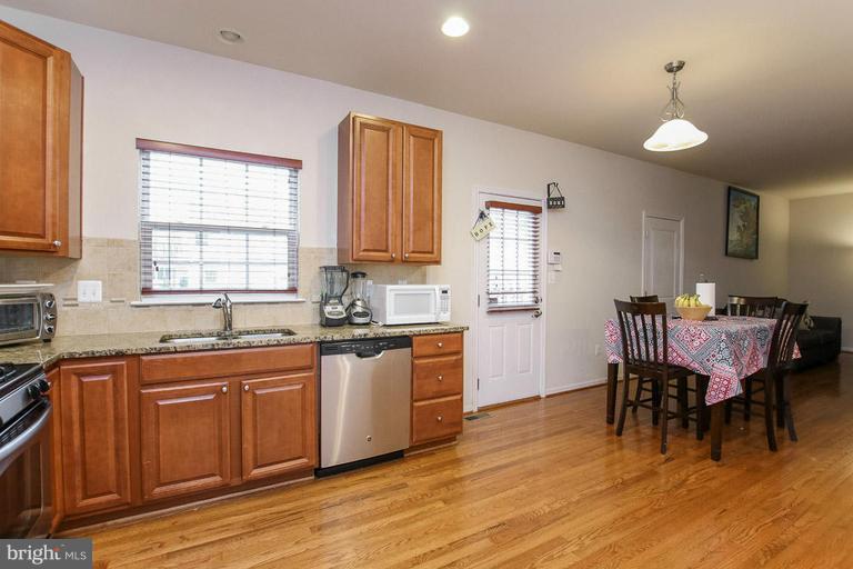 7342 Windsor Mill Road Baltimore, MD 21244 - Photo 7 of 21 Kitchen