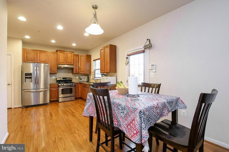 7342 Windsor Mill Road Baltimore, MD 21244 - Photo 9 of 21 Eat in kitchen