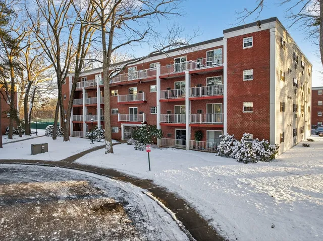 $350,000 | 55 Greentree Lane, Unit 47, Weymouth, MA 02190