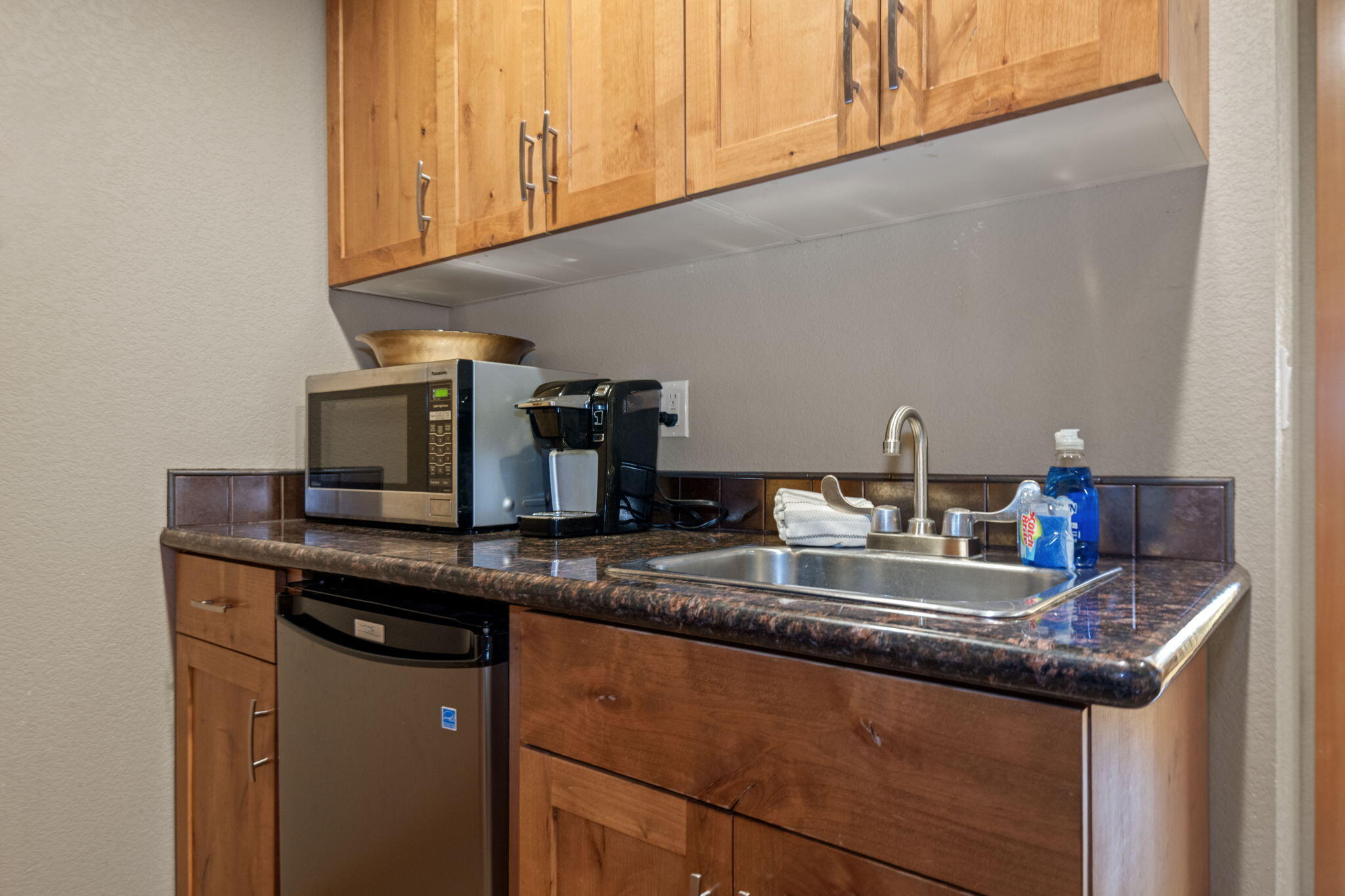 22539 Martee Lane Bend, OR 97701 - Photo 17 of 54 a kitchen with granite countertop a sink and cabinets