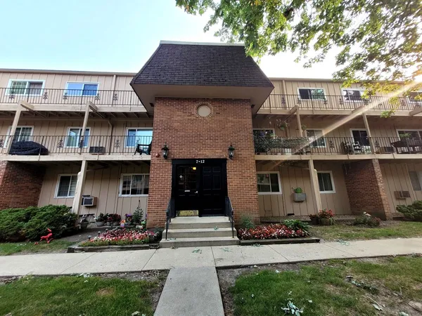 $1,550 | 2402 West Algonquin Road, Unit 9, Rolling Meadows, IL 60008