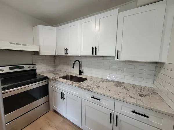 $1,550 | 2402 West Algonquin Road, Unit 9, Rolling Meadows, IL 60008