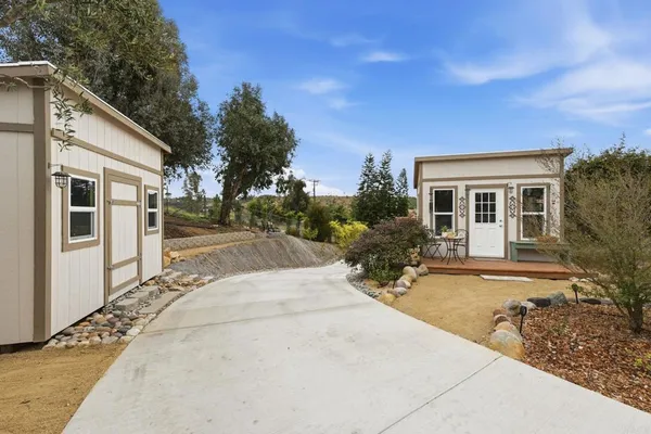 $1,398,747 | 1655 Colina Vista, Fallbrook, CA 92028