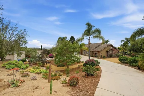 $1,398,747 | 1655 Colina Vista, Fallbrook, CA 92028