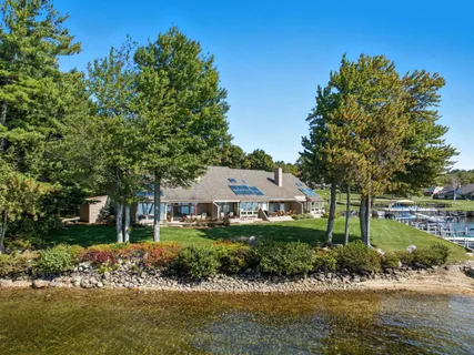 $1,690,000 | 9 Starboard Lane, Unit 1, Moultonborough, NH 03254