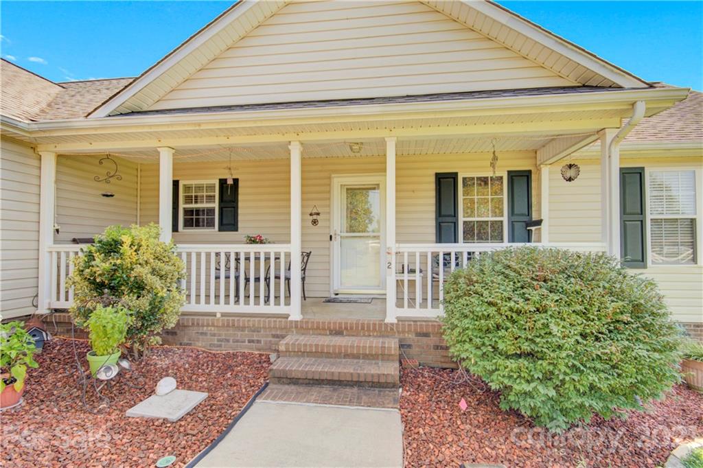 3520 Mack Ballard Road Maiden, NC 28650 - Photo 2 of 25 front view of a house