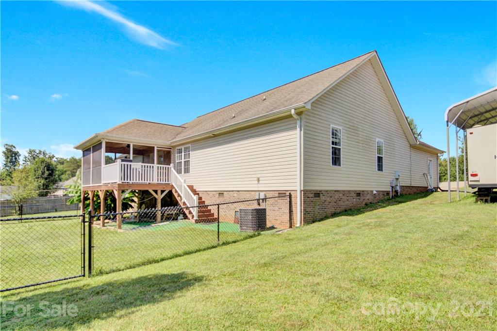 3520 Mack Ballard Road Maiden, NC 28650 - Photo 6 of 25 a front view of a house with garden
