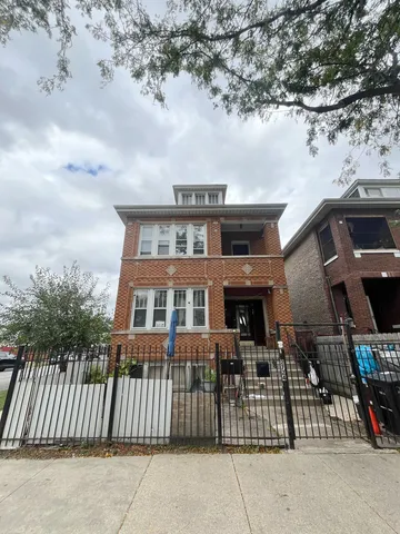 $1,300 | 2724 West Pope John Paul II Drive, Unit 2R, Chicago, IL 60632