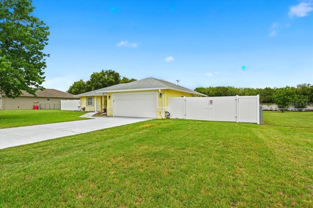 5305 Tillery Road Lakeland, FL 33812 - Photo 3 of 46