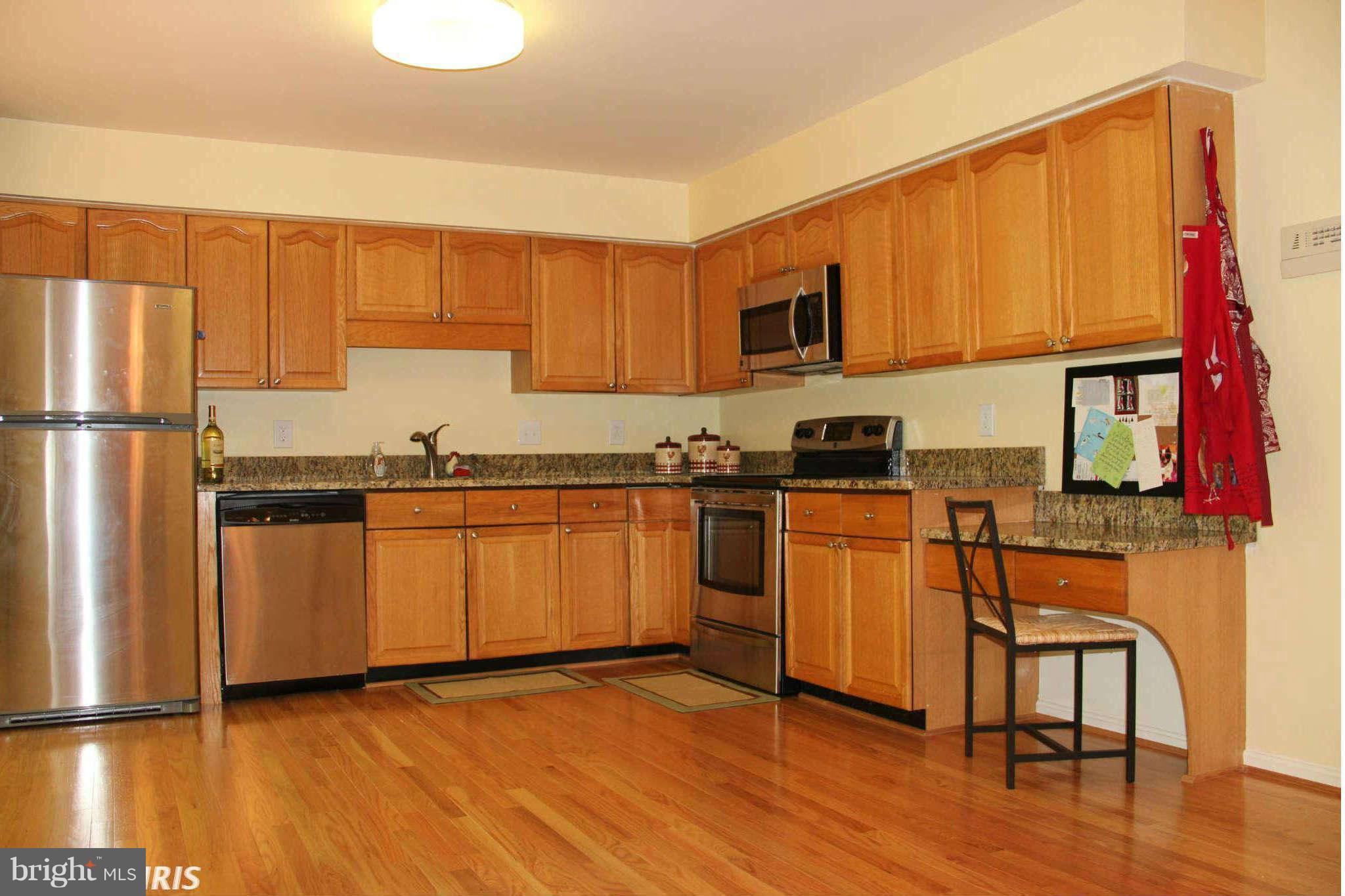 7221 Olde Lantern Way Springfield, VA 22152 - Photo 3 of 22 Renovated Kitchen!