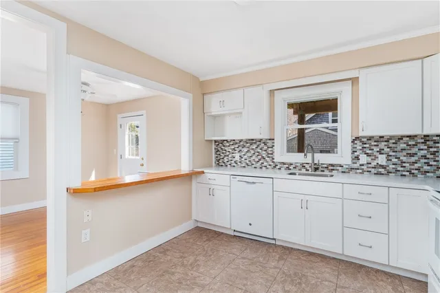 $2,500 | 23 Holland Street, Unit 1, Newport, RI 02840