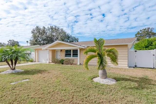 $394,900 | 2028 Douglas Avenue, Dunedin, FL 34698