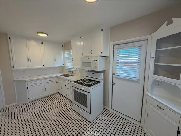 $4,100 | 126 South Batavia Street, Orange, CA 92868