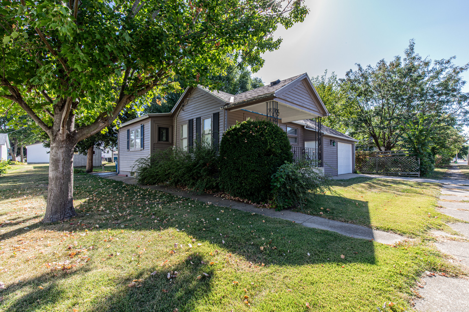 9 South Randolph Street Princeton, IL 61356 - Photo 20 of 26 a house view with swimming pool in front of it