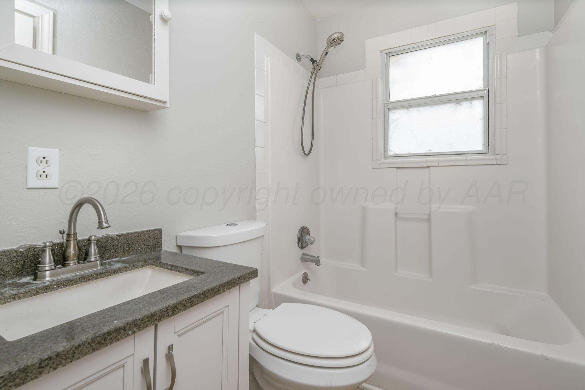 911 West 3rd Street Canyon, TX 79015 - Photo 14 of 18 Full Bathroom